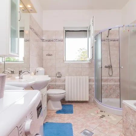 Kuca Za Odmor Villa Grace Penzion Gljuscici